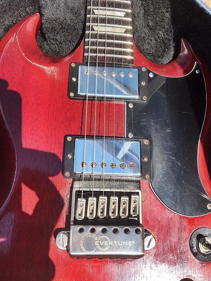 My fave stage guitar has been stolen.. heavily customised too, so instantly recognisable.. reward offered. Please share this post, many thanks. 😭

More info - facebook.com/sensiblecaptai…