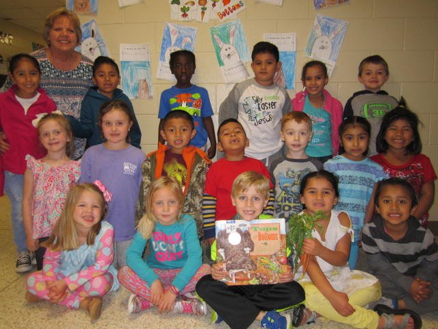 AvilleCNP's tweet photo. Thanks Mrs. Chamblee &amp; class for learning about carrots. @BSLKindergarten #freshfruitandvegetableprogram #funwithfood@AvilleCityBOE #agfun https://t.co/QtoKvZepjn