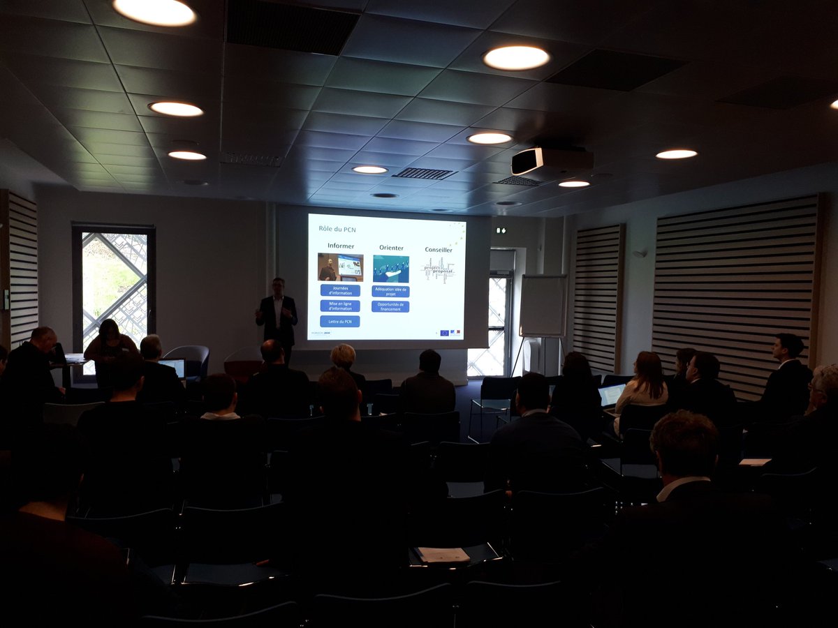 floortje_de's tweet photo. French NCP and delegate ICT Frédéric Laurent presents its mission as NCP and the ICT calls that will be discussed during #ICTworkshop #LavalVirtual #VRAR @V2020net @LMTinnovation @LMTnetworks https://t.co/FA9yH5Om28