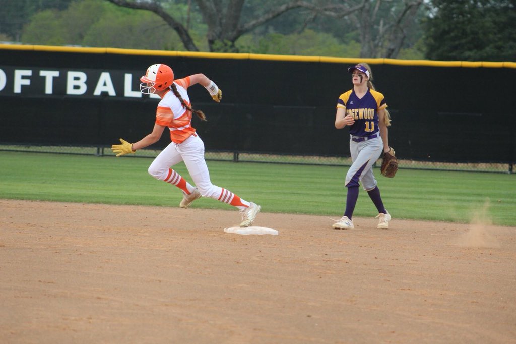 ambush191's tweet photo. 8-0 in district 💛⚾️ https://t.co/X7zraDZ9EK