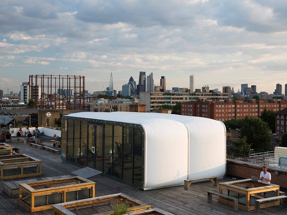 eventarchus's tweet image. You don&apos;t have an excuse to skip the gym, when the gym comes to you! This XPO 10 system serves as a temporary yoga studio on a London rooftop. It makes great use of space, while providing a specialized and intimate yoga session🏋️

#Airclad #XPOStructure #PortableStructure #Yoga