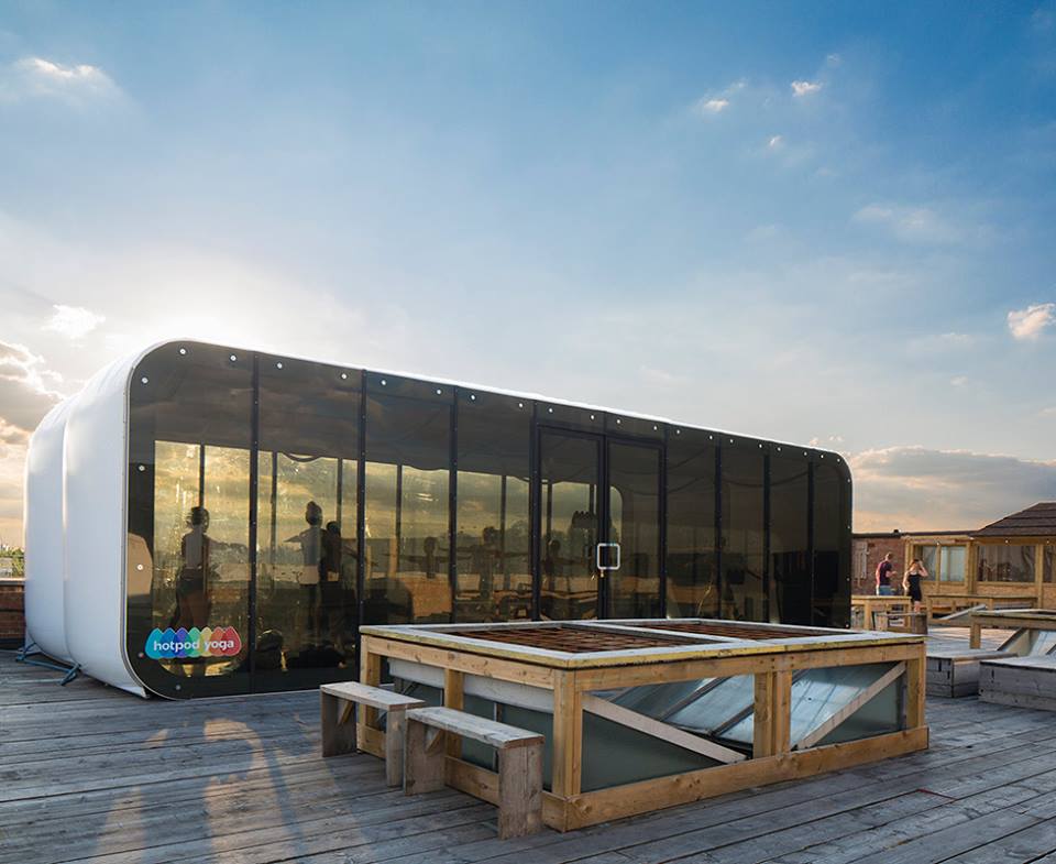 eventarchus's tweet image. You don&apos;t have an excuse to skip the gym, when the gym comes to you! This XPO 10 system serves as a temporary yoga studio on a London rooftop. It makes great use of space, while providing a specialized and intimate yoga session🏋️

#Airclad #XPOStructure #PortableStructure #Yoga