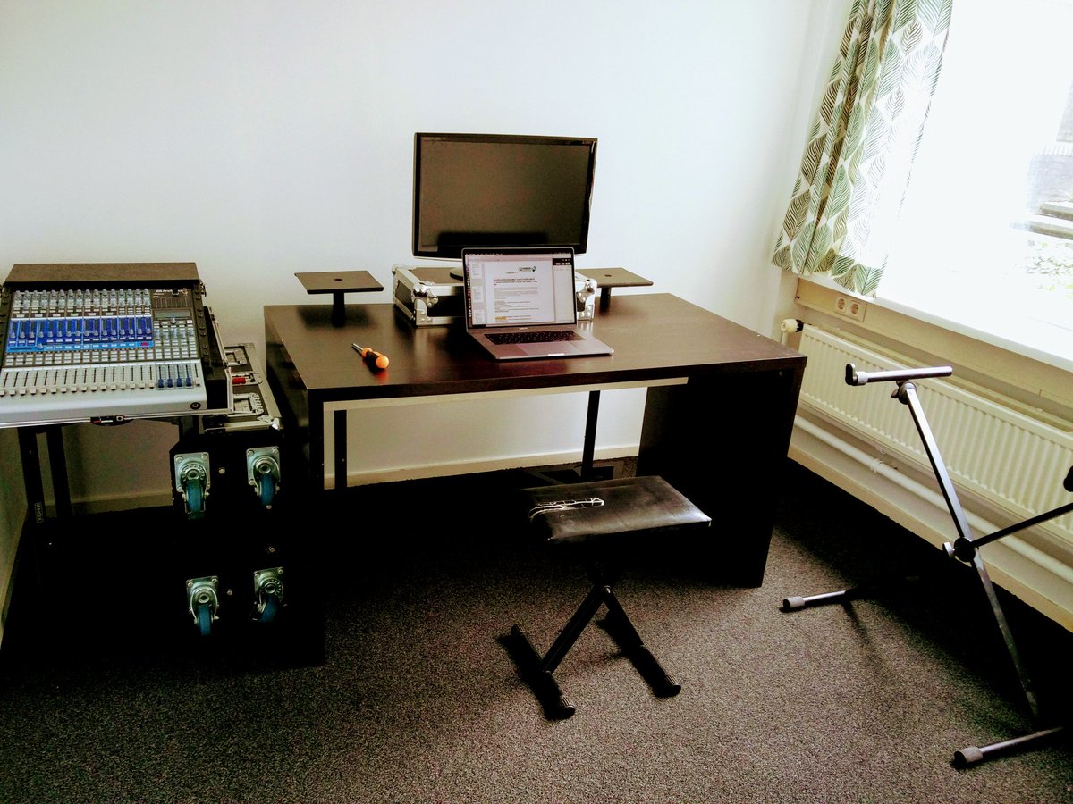 YellowBrainGijs's tweet photo. Finally I found a mini mancave, now moving all my gear to the new YellowBrain studio! https://t.co/te2MaEed6a