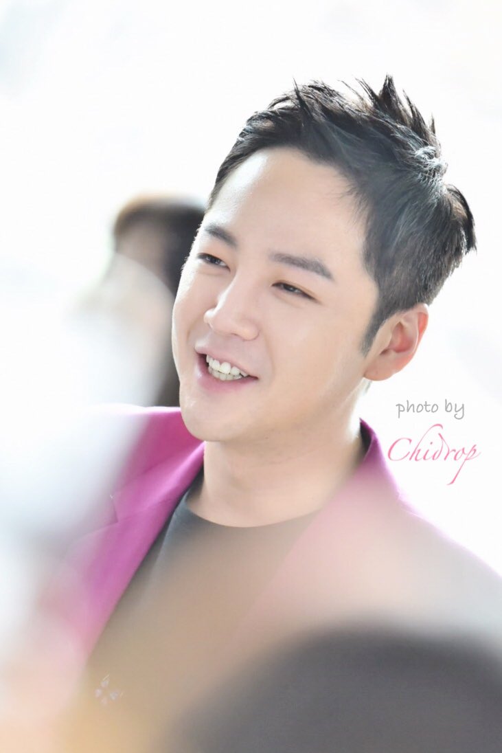 DZ3FjjEVMAcu5zd.jpg:large