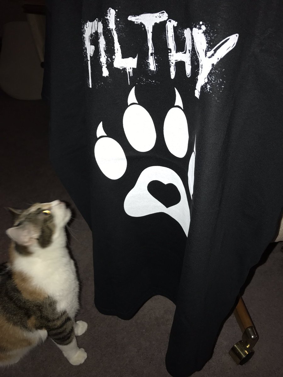 LC_Acocella's tweet image. She knows a Kitten rescue shirt when she sees one @FilthyAnimalLLC @Mixiofficial  #FilthyAnimal #Cats #River