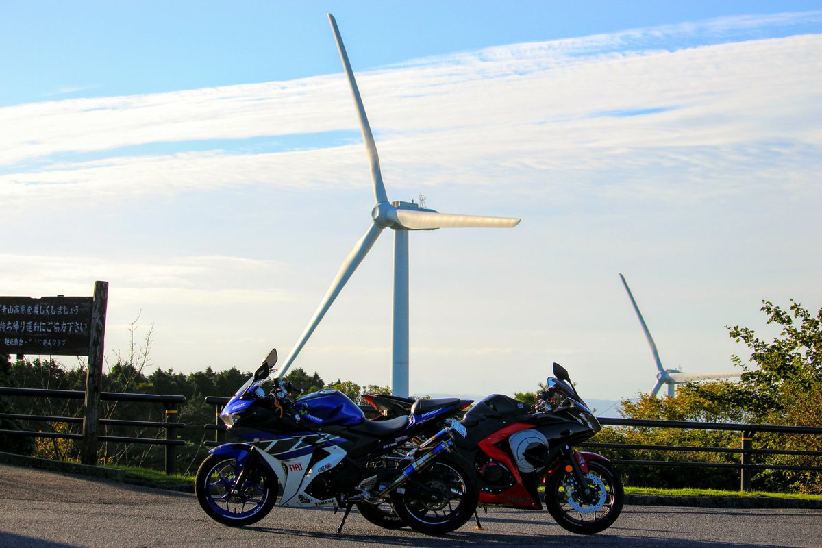 AP_artless's tweet image. 大型バイクになっても
メインカラーが被らない二人

#YAMAHAが美しい 
#Triumphが美しい