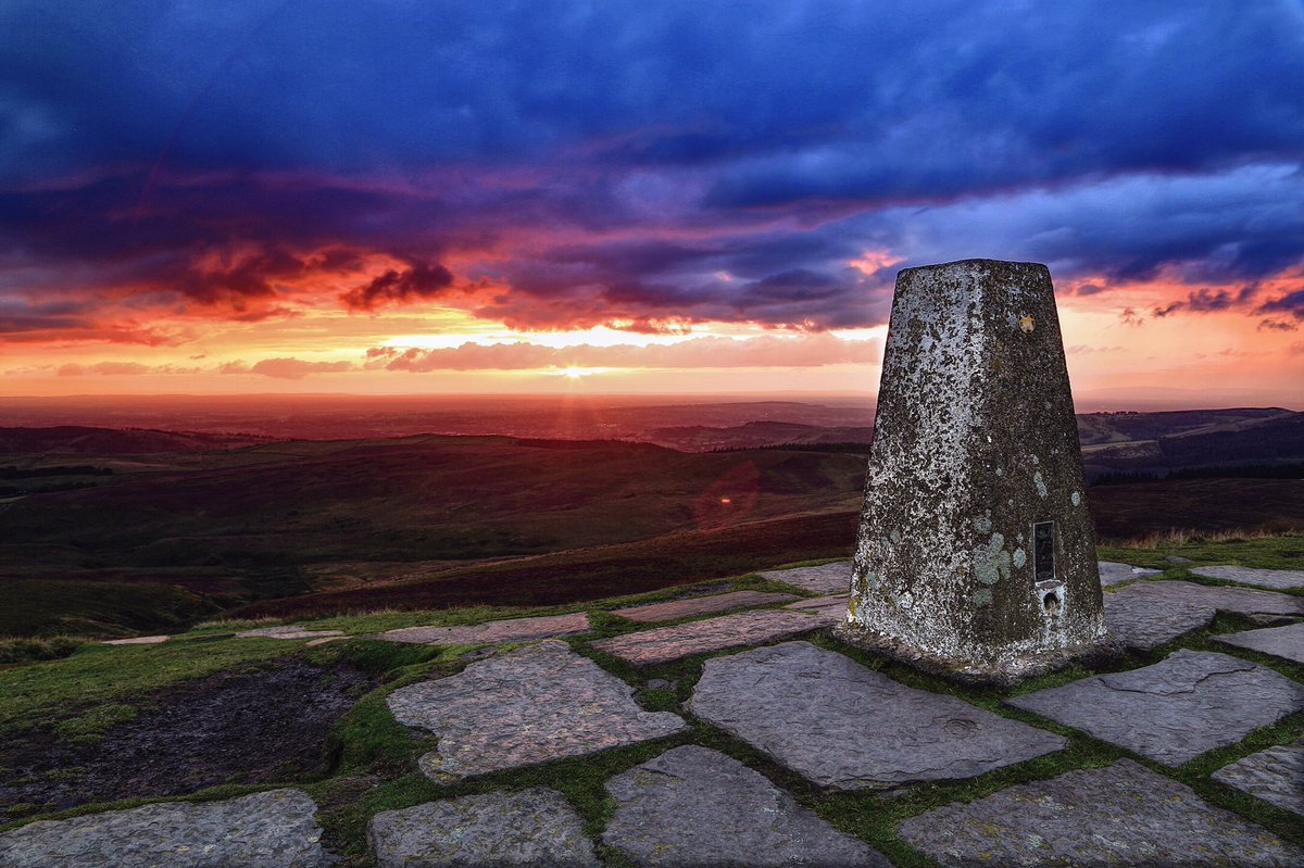 Shutlingsloe.  Here is another treat for the eyes. This Amazing photo was part of our very good friends Jason and traces 73 in 73 challenge. This photo saved as a treat. <a href="/73in73/">73 in 73</a> <a href="/VanguardPhotoUK/">VanguardPhotoUK</a> <a href="/CanonUKandIE/">Canon UK and Ireland</a> @FormattHitech <a href="/peakdistrict/">Peak District National Park</a> <a href="/derbyshirelife/">Derbyshire Life</a> #landscapephotography