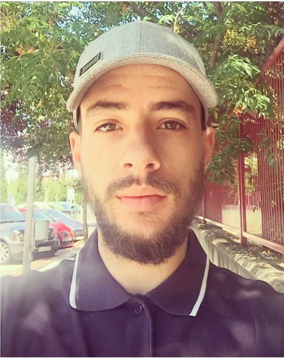 Os explico sali del campo con mi bufanda del betis hacia el coche y unas chicas empezaron a tirarme cervezas y litronas a la cabeza  porque no saben perder , esta gentuza ni estaba la gente inventándose que éramos un grupo ultra y iba con otro amigo vinieron 20 tíos como estos