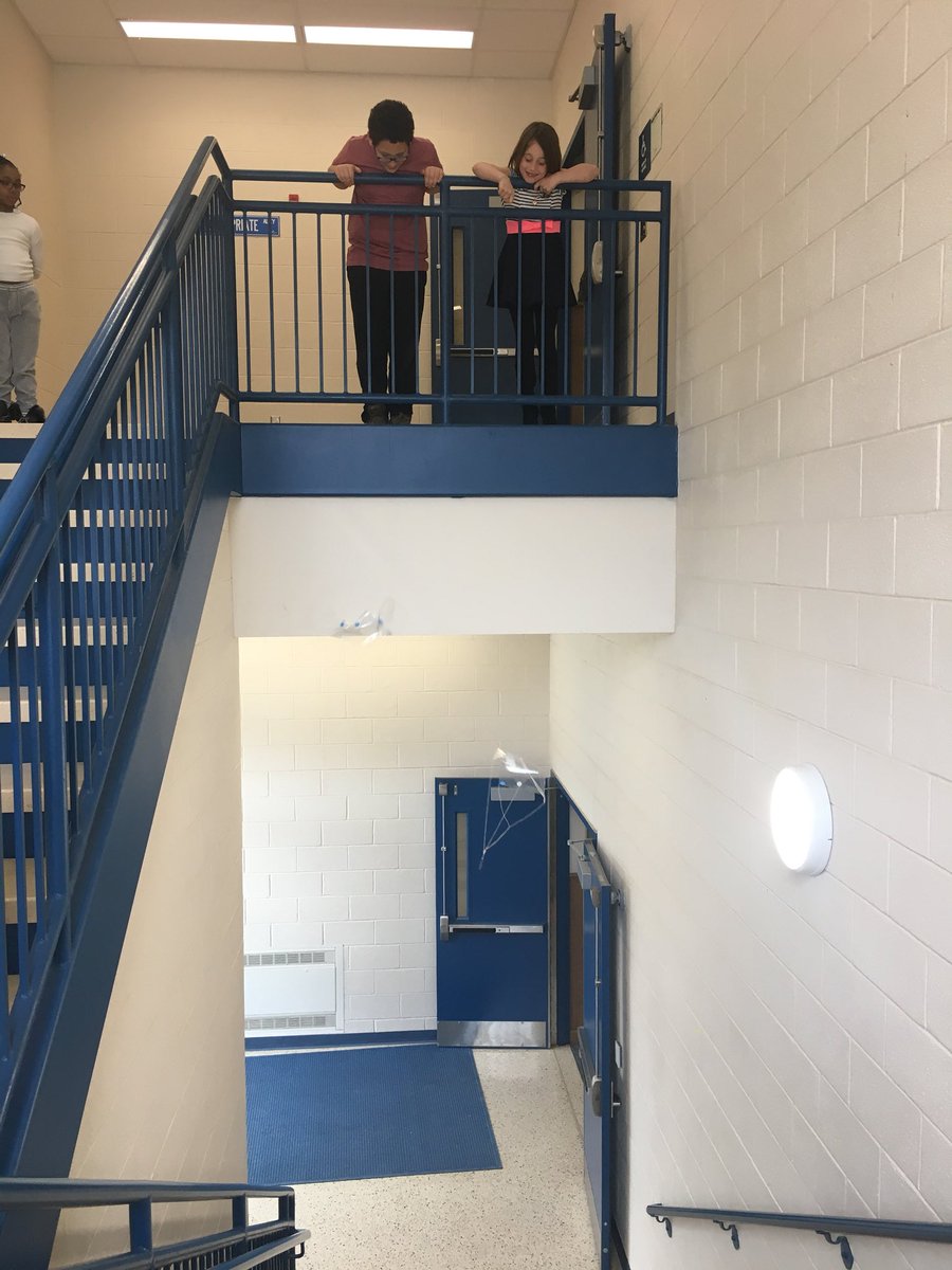 ward2wyncote's tweet photo. We constructed parachutes and observed how air slows the descent! #airisallaroubd #2ndgraderocks @CSDWyncoteES https://t.co/YSq0hlIdLV