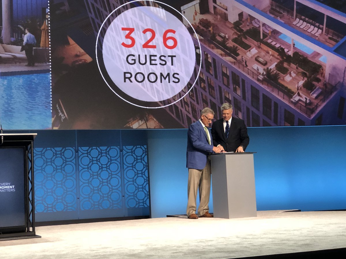 Radisson Hotel Group signs agreements on stage for Radisson in NYC’s Times Square and Radisson Blu in Anaheim #ABC18Moments