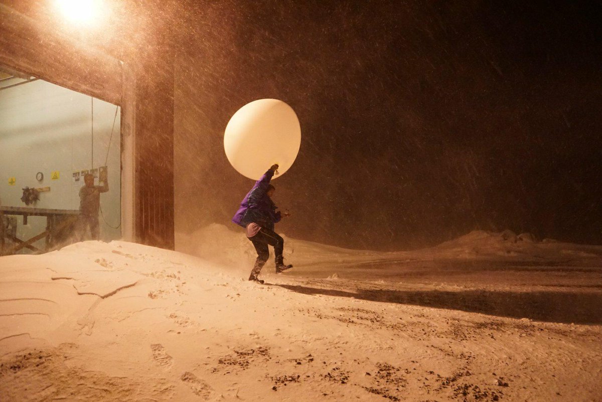 esnoticiaviral's tweet image. RT polarprediction: The 1st #Arctic Year of #PolarPrediction #SpecialObservingPeriod just came to an end. THANKS to all the station staff &amp;amp; scientists on field campaigns to launch more than 2,000 #YOPPextraobs #radiosondes to improve #weather and sea-ice…