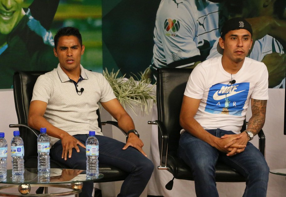 MilenioLaguna's tweet photo. @JesusIsijara y Gallito se divierten y cantan en @SomoSantosTV ⚽😆   https://t.co/LmBvTvBIpm https://t.co/zxMfWGrheH