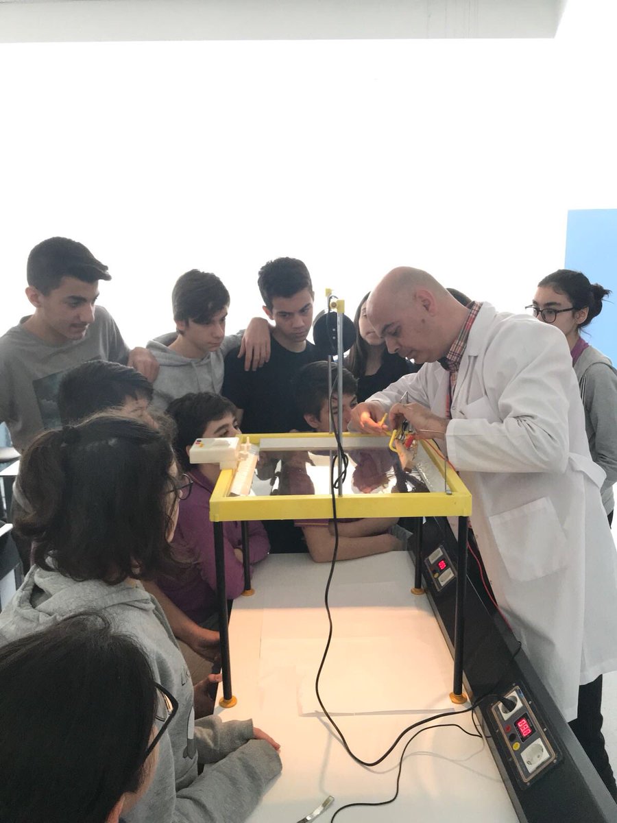 U-ready etkinliğimizde 8.sınıflarla beraber fizik laboratuvarındaydık <a href="/nilcicek/">Nil Çiçek</a> <a href="/MUSTAFACAKIR28/">MUSTAFA ÇAKIR</a> <a href="/adilkurt9/">Adil Kurt</a> <a href="/MuzeyyenBedel/">MüzeyyenBedelYalçın</a> <a href="/barisszgn/">Barış SEZGİN</a> <a href="/dilek_ikizoglu/">Dilek</a> <a href="/MehmetSelbasan/">Mehmet Selbasan</a> <a href="/ahmetakca/">Ahmet Akça</a> <a href="/UgurOkullari/">Uğur Okulları</a> @KartalKampus @ugurlufizik