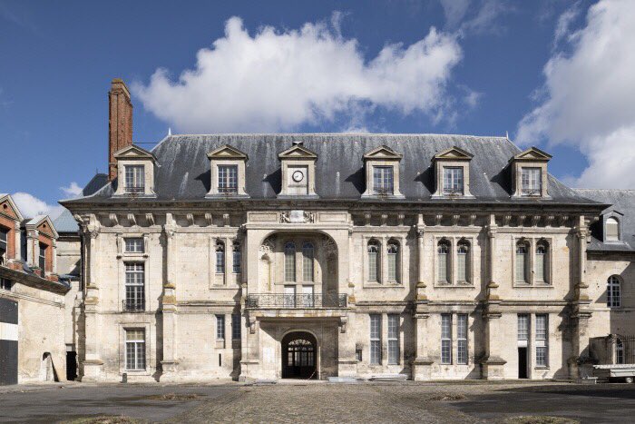 leCMN's tweet photo. #LeSaviezVous C'est au château de #VillersCotterêts que François Ier signe l'ordonnance qui impose la langue française dans les actes administratifs. 📃 https://t.co/Y580LKqbYp