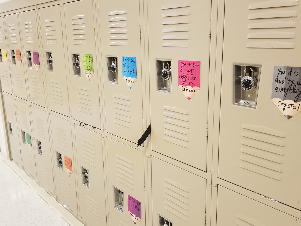 sowders_jamie's tweet photo. Love it when teachers understand the power of relationships. Mr. John Martella, thank you for setting an example. Students walked in to their lockers with words of inspiration on the first day of state testing. #SPJagPride https://t.co/MmX8K2x6Dd