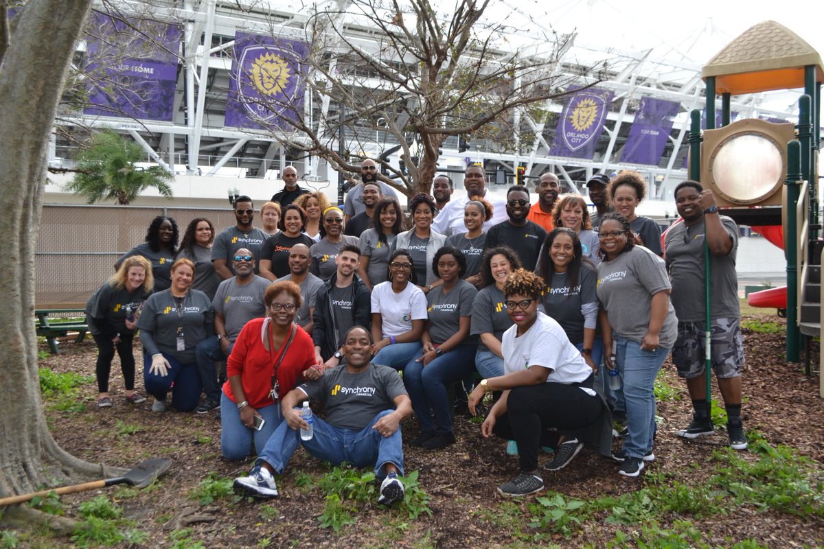 HomelessCfl's tweet photo. These lovely volunteers from @SYFN worked hard yesterday to help beautify our campus, sort donations and spend time with the kids in our Daycare/VPK. We're so grateful for their dedication and service! WE NEED MORE DONATIONS*** https://t.co/IzqT00bHVO