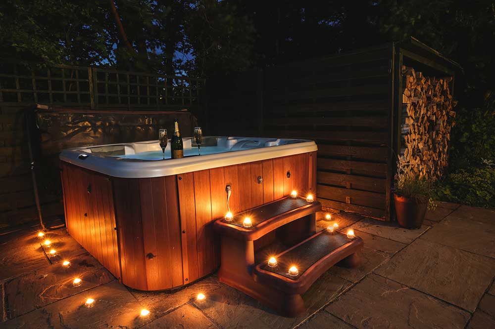 TheHolidayCots's tweet photo. The Lodge at Anns Hill has late availability from the 13th of April. This property can sleep up to 4 guests, and even has its own hot tub!
https://t.co/A9n4zMvGpk
#LateAvailability #Bridekirk #Cockermouth #Cumbria #LakeDistrict #SelfCatering https://t.co/X577WtlWPO