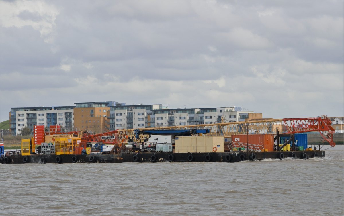 AJBC_1's tweet photo. .@CPBSMarine SHAKEDOG & SEADOG double teaming the move of @WillShipping WILCARRY 1711 barge with a #WELDEX @Liebherr #crane up the #Thames to #London on a stormy afternoon #marineengineering #dlr_blog https://t.co/kfGjF1jCC5