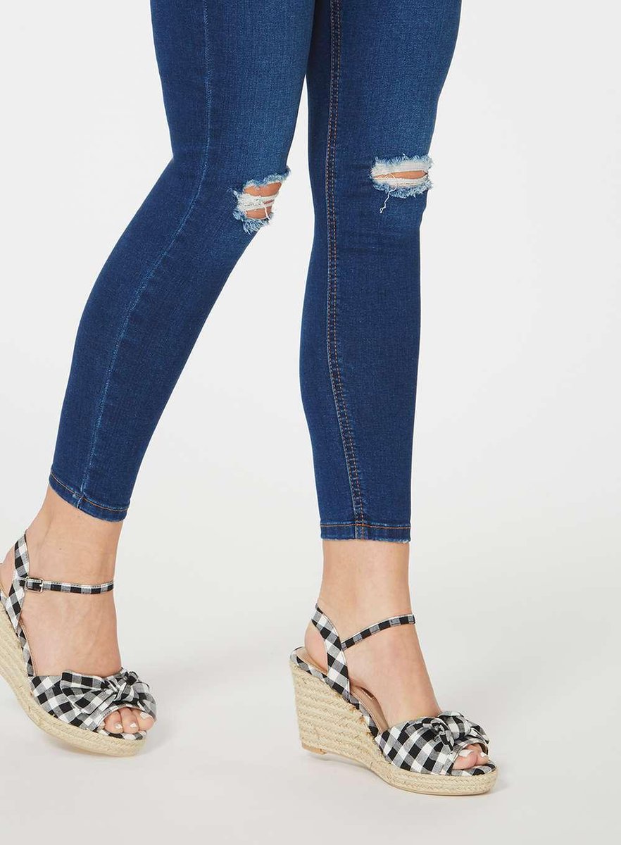 AndreaMcG1976's tweet photo. It's #TuesdayShoesday! π π RT to win these Gingham Rolo Bow Espadrille Wedges.
https://t.co/Vf96WPIW1Z by #CompersNews via @c0nvey https://t.co/FA3ghgfmrf