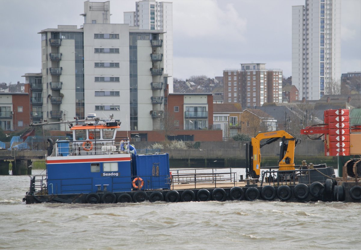 AJBC_1's tweet photo. .@CPBSMarine SHAKEDOG & SEADOG double teaming the move of @WillShipping WILCARRY 1711 barge with a #WELDEX @Liebherr #crane up the #Thames to #London on a stormy afternoon #marineengineering #dlr_blog https://t.co/kfGjF1jCC5