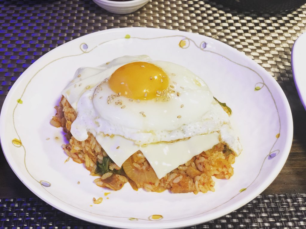 p0417q's tweet photo. 私がお手伝いしてるお店で
尼崎にある韓国料理屋さん
めっちゃ美味しいしオススメやから
行ってください！！！
塩元帥の近くで駐車場もあります。
#イサン #チーズダッカルビ #尼崎 
#武庫之荘 #伊丹 #韓国料理 https://t.co/6M3MM5cmhJ