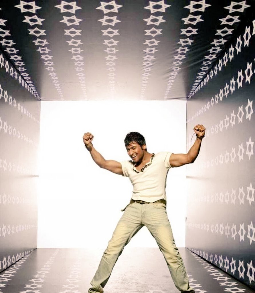 MassNaSuryaThan's tweet photo. #SodakkuMostViewedLyricInKW
#9yearsofAYAN
Do follow @MassNaSuryaThan & @Suriya37_Movie to get latest updates about @Suriya_offl https://t.co/fWqwfRWbib