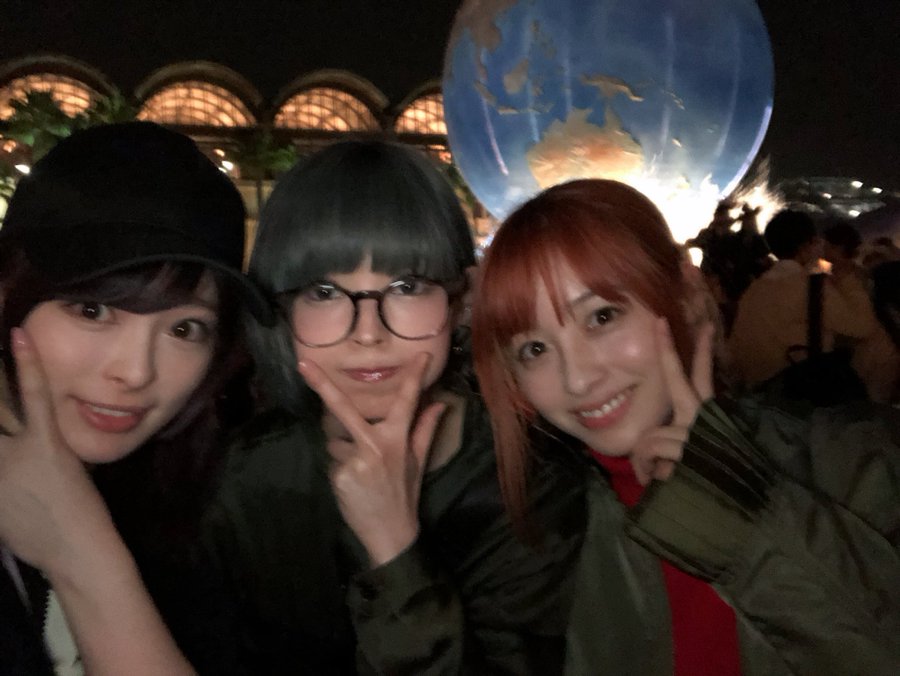きゃりー 橋本環奈 最上もが ディズニーシー満喫 変装なし豪華3ショットに反響 奇跡 モデルプレス