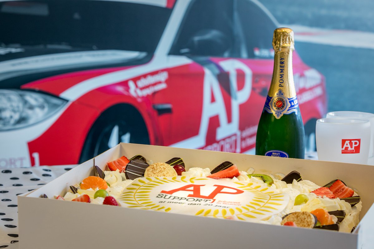APSupport's tweet photo. Hoera! Wij bestaan 20 jaar en vieren ons jubileum vandaag met taart, uiteraard ook voor onze consultants door het hele land! 🎂🍾🎈 https://t.co/bW1hNaMUtd