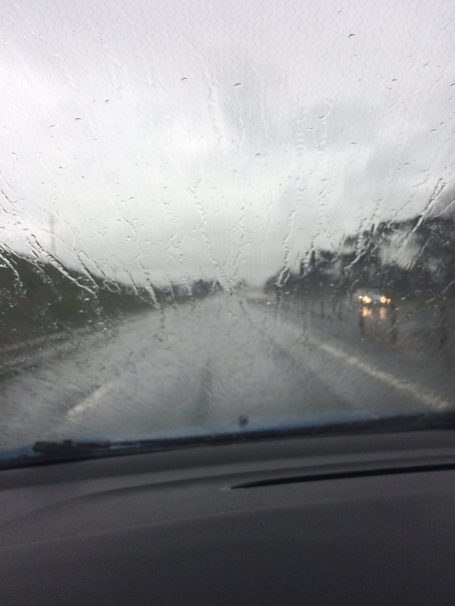 13Quinny's tweet photo. Happy holidays! #ireland #wet #rain #stillrelaxing https://t.co/CkkRL9fanJ