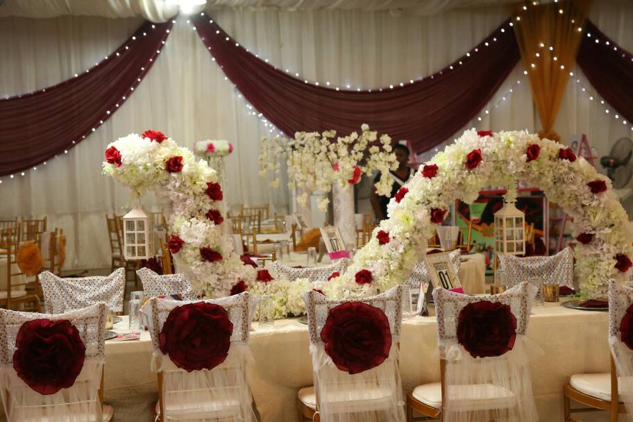 hdhgroups's tweet photo. The glitz and glam of Abdulmalik and Hauwa (#AbHa'18) dinner reception at Bida Niger state. Another #Excellence #Luxury #Service by #hdhgroup 
#RoyalUnion #AbHa18 #HDHEvents gat this one #Royalty #RoyalWedding #Arewawedding #Northerners #NorthernWedding 

©HDH Events Experience https://t.co/mNZGT6N8nk