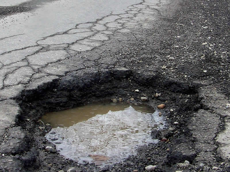 Despite the Weather the Pothole Patrol is on the Job dlvr.it/QNHXD4 https://t.co/VOtRa49sWz