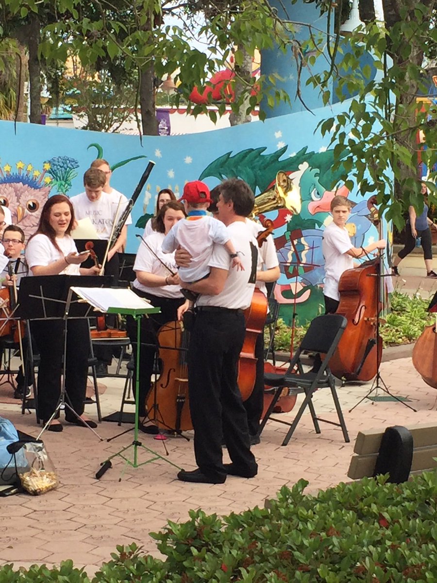 Music Contact International tweet media