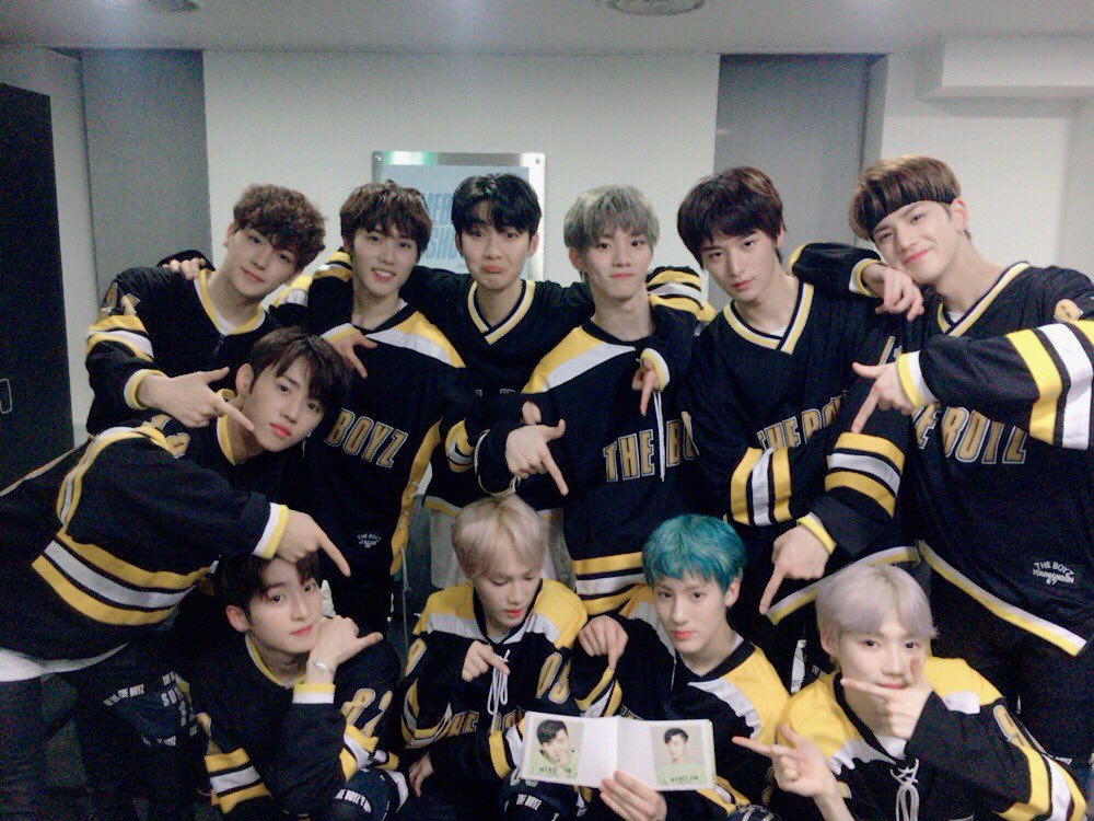 IST_THEBOYZ's tweet image. 더보이즈의 힘찬 시작을 함께해주신 더비 여러분 진심으로 감사드립니다😃더비들과 함께면 다 좋아❣️ #마음만은_활도_함께 #영상통화중_활과_어깨동무

#THEBOYZ #더보이즈 #THESTART #Giddy_Up