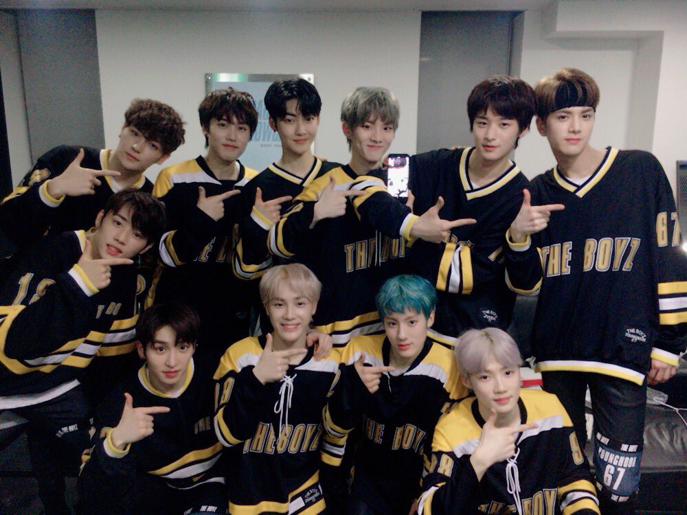IST_THEBOYZ's tweet image. 더보이즈의 힘찬 시작을 함께해주신 더비 여러분 진심으로 감사드립니다😃더비들과 함께면 다 좋아❣️ #마음만은_활도_함께 #영상통화중_활과_어깨동무

#THEBOYZ #더보이즈 #THESTART #Giddy_Up