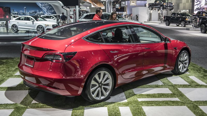 .<a href="/Tesla/">Tesla</a> reports official Model 3 numbers, says no need to raise capital: bit.ly/2uIV0sm