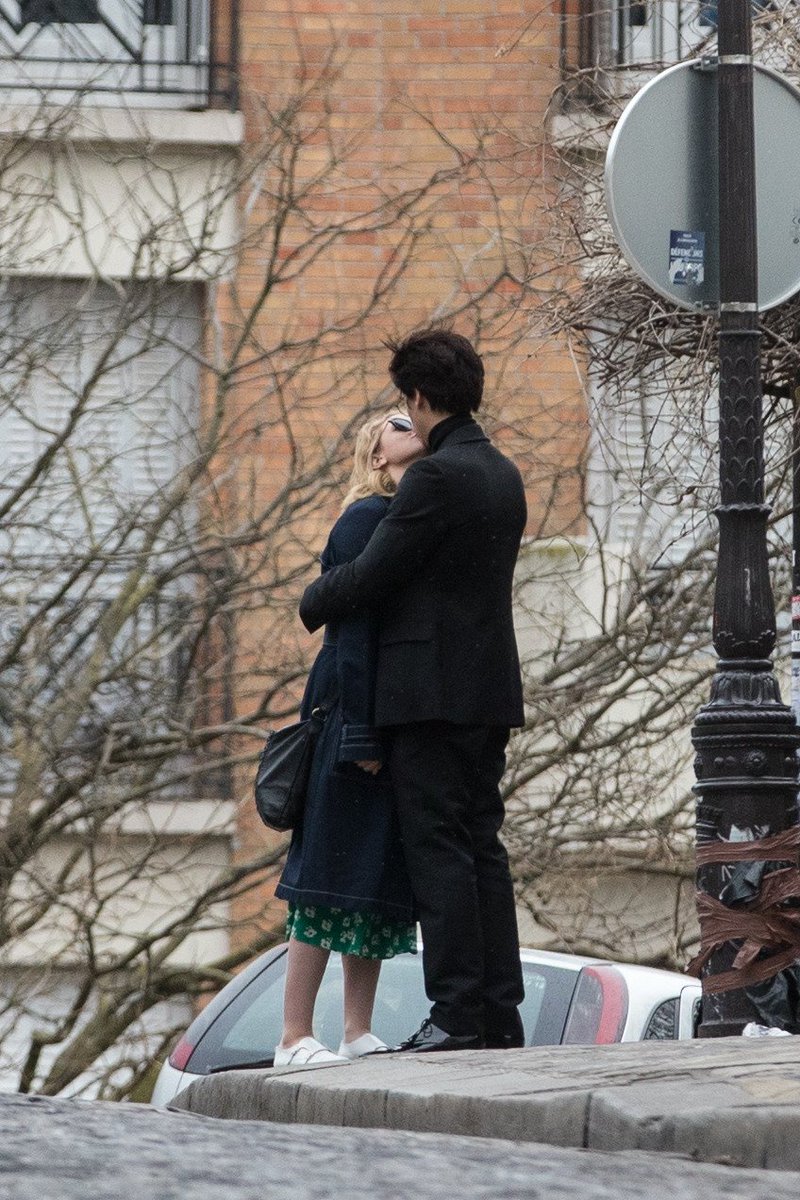bugheadsbest's tweet photo. Her little smile when she kisses him tho https://t.co/nPpVHcBDyJ