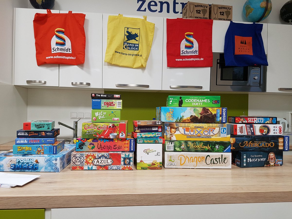 Unser Angebot heute 😁 <a href="/KOSMOS_Verlag/">KOSMOS Verlag</a> <a href="/UFonrobert/">Ulrich @ Queen Games</a> @AMIGOSpiele <a href="/RdeCleur/">Robin de Cleur</a> <a href="/mosesVerlag/">moses. Verlag</a> <a href="/PlanBGames_/">PlanBGames</a> <a href="/czechgames/">CGE</a> <a href="/LookoutSpiele/">Lookout Spiele</a> <a href="/ReposProduction/">Repos Production</a> <a href="/real_QueenGames/">Queen Games</a>  @NSV_Spiele