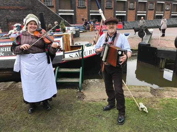 Nancy and Phil busking at Saturn Horse Boat - Thanks for fun times at Easter Boat Gathering <a href="/NWMuseum/">National Waterways Museum</a> <a href="/CanalRiverTrust/">Canal & River Trust</a> #ellesmereport <a href="/bonnetandbelt/">Bonnet and Belt Theatre</a> <a href="/tphilu/">Phil Underwood</a> #nancypotts #theatre #folkmusic