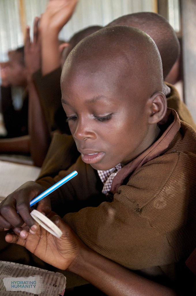 hydratehumanity's tweet image. For many children without access to a clean water source, their days revolve around a walk for water : gathering enough to cook, clean, bathe, and DRINK!  With your help, our water wells help keep children in school so that they can learn and grow! 

#hydratinghumanity