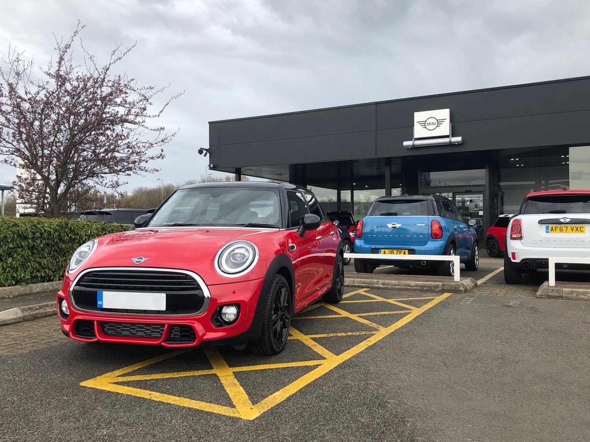 sycamoremini's tweet photo. Very Excited Customer Picking Up Their New 2018 MINI 5-Door in Chili Red, with Union Jack Rear Lights & Touchscreen Navigation #SycamoreMINI #SycamorePeterborough #Peterborough #HappyCustomer #MINI5Door #miniuk #LCI #UnionJackLights #MINI https://t.co/847F7jCH76