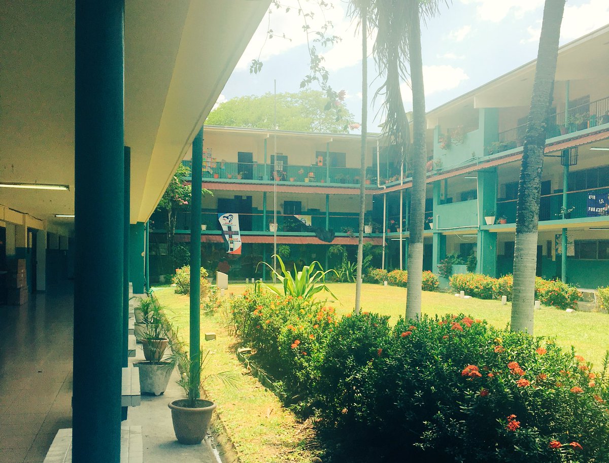 tareatuitera's tweet image. ✅ Todo listo para empezar los talleres de comunicación digital y #rrss en el Instituto América con los estudiantes de #PerDig18 de @USMApanama  
#comdig #Panamá