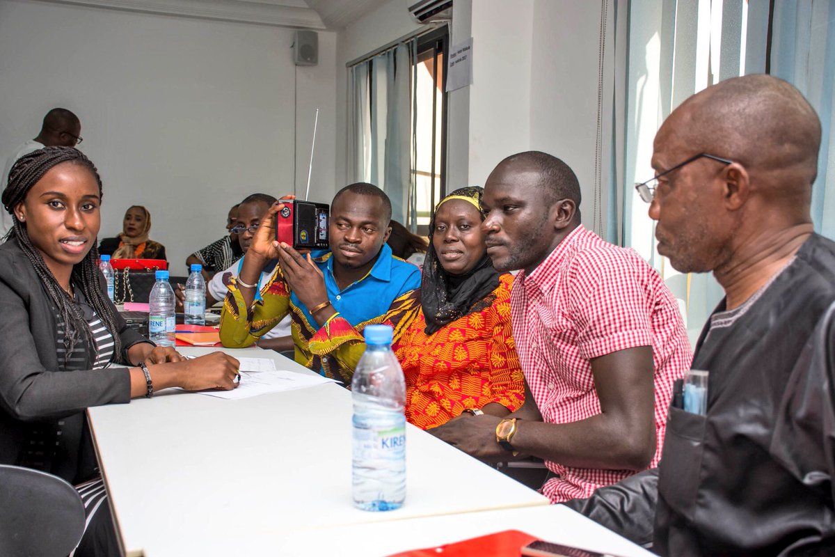 Paroleaujeunes's tweet photo. Sept Maires auSénégal ont signé des protocoles d’accord avec les mutuelles de santé pour appuyer la PFPost Partum jusqu’à 2019 dans leur localité #SamaODD #SMNI @POuagaPF @USAIDSenegal @ReseauSiggil https://t.co/z4y1AKZ8Yq