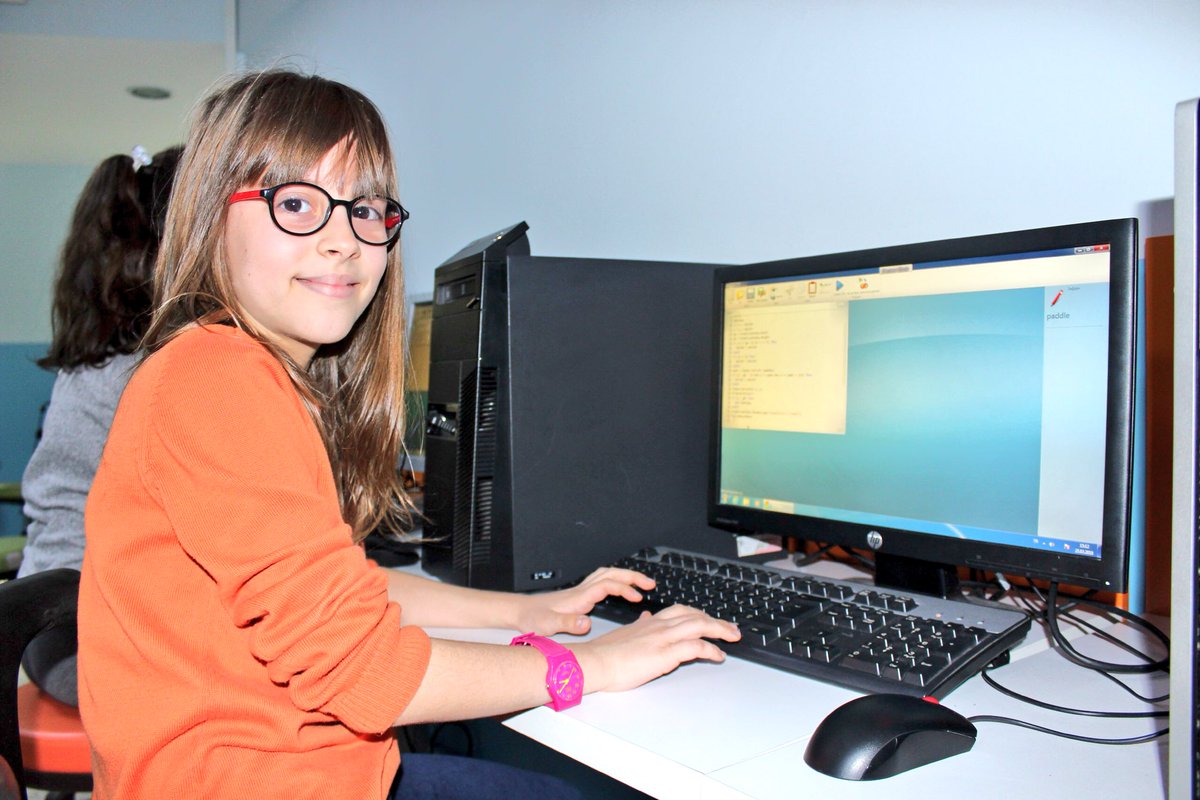 uskcocukuniv's tweet image. Yazılım Atölyesi’nde öğrencilerimize #SmallBasic programı ile kendi oyunlarını yazarak kodlamayı ve programlayı öğretiyoruz. 🤓🎮💻