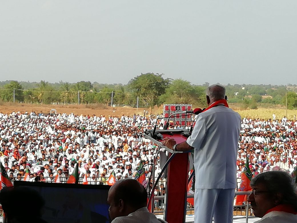 CTRavi_BJP's tweet photo. An "Ocean of People" turned up at the historic @BJP4Karnataka OBC Rally addressed by our National President Sri @AmitShah &amp; Karnataka's next Chief Minister Sri @BSYBJP at Kaginele.

#OBCWithಬಿಜೆಪಿ https://t.co/Zk1KApSYok