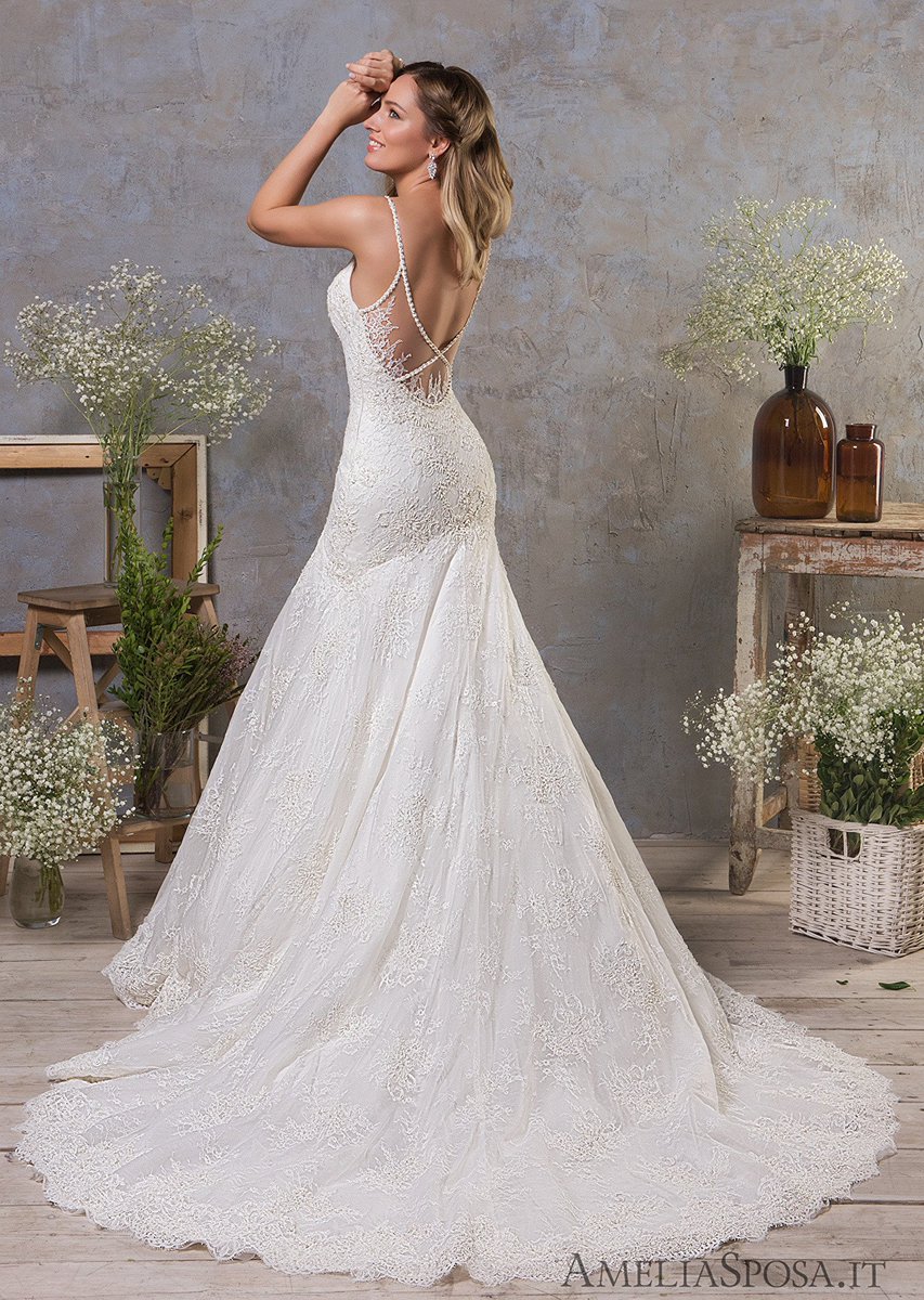 FianceeBodas's tweet photo. La colección nupcial Otoño 2018 de @AmeliaSposa  ofrece vestidos de novia con adorables siluetas de inspiración vintage. https://t.co/6TcnpJF1xG