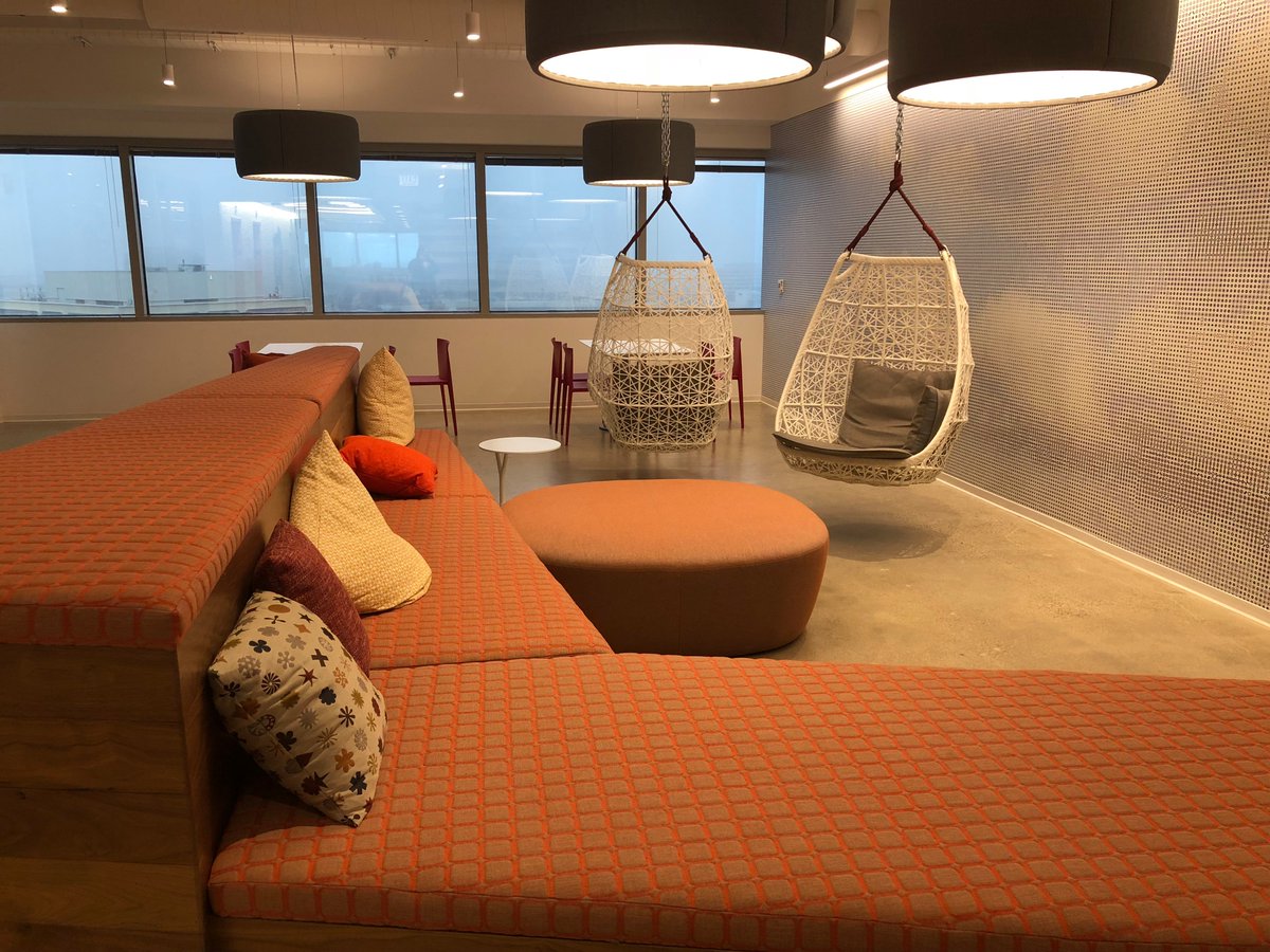 ash_dibella's tweet photo. Rainy Chicago days are much more bearable when you can lounge and still be productive in the office. #InsidePaylocity https://t.co/eqWtBGNGTA