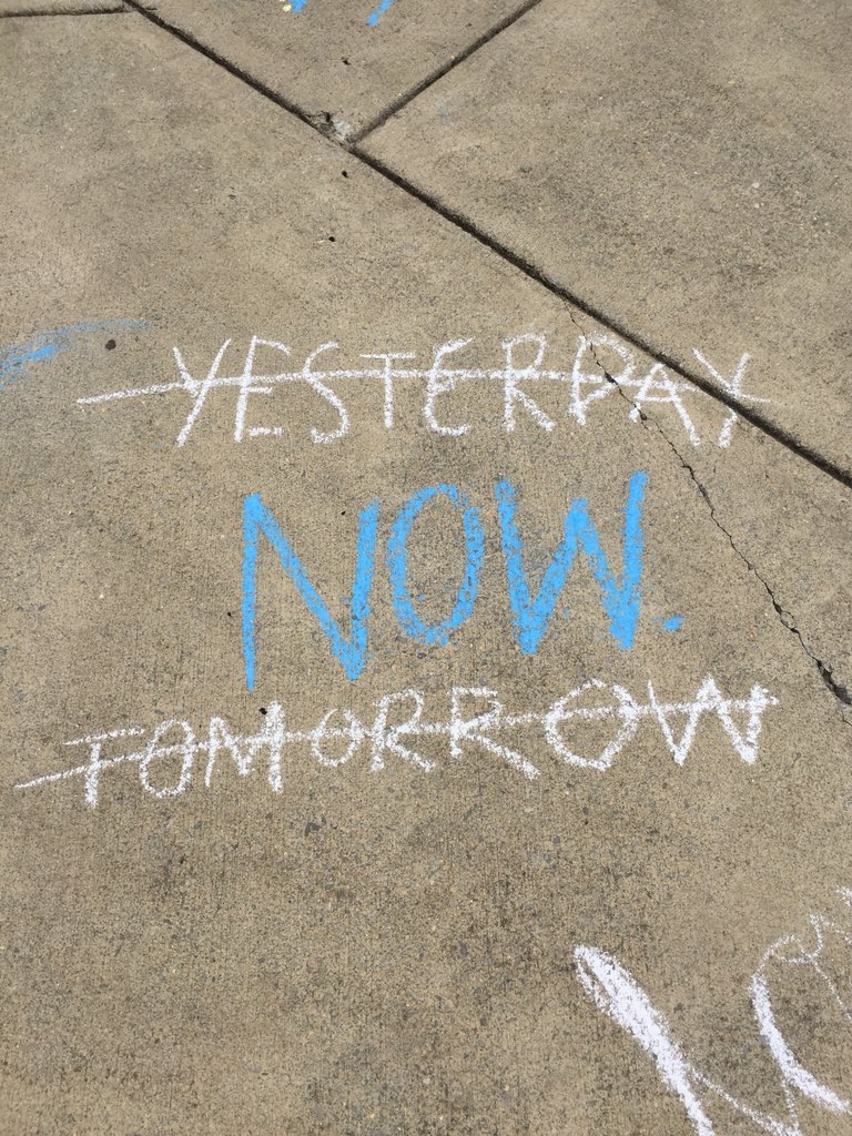 #DMSPANTHERS1 
Sidewalk Advisory.....Artists at work (and play)!