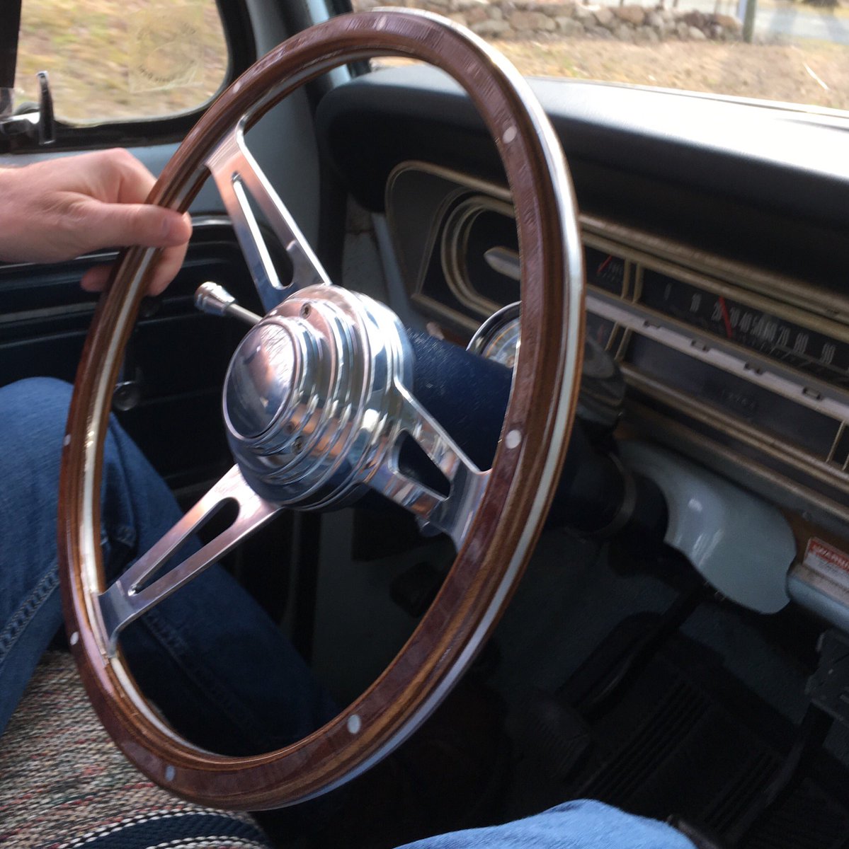 CarrboroMan's tweet photo. Now with Driver Assist.
#itscalledasteeringwheel #notautonomous #parkityourself
https://t.co/Gvvo1ZIjfM https://t.co/oNwQwaUyVg