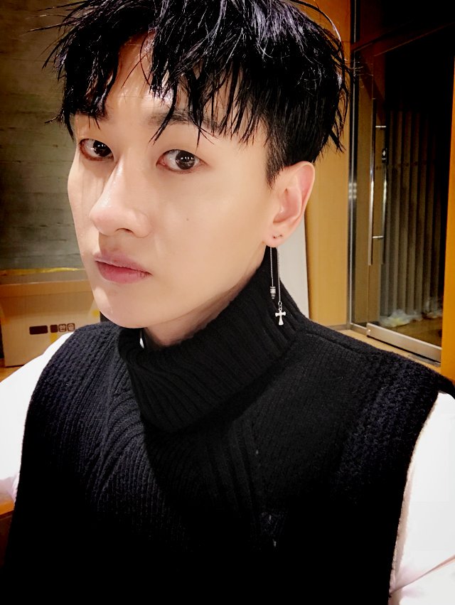 SJofficial's tweet photo. #HappyEunHyukDay 
#19860404 #HBD 🎂🎉 

#슈퍼주니어 #은혁
#SUPERJUNIOR #EUNHYUK #LabelSJ https://t.co/V45xDES7zN