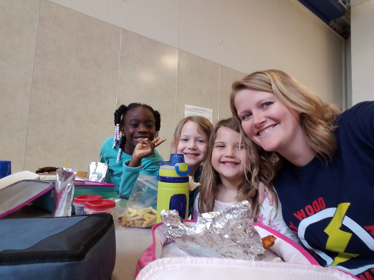 Mrs_Krueger_'s tweet image. Lunch Time Fun!! Yay! #Timberwolvesrock #Springtwitterchallenge @AndrewBuchheit @PWCSNutrition